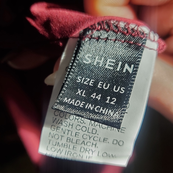 STUNNING Maroon and Black Rose Long Sleeve Dress - Picture 5 of 6